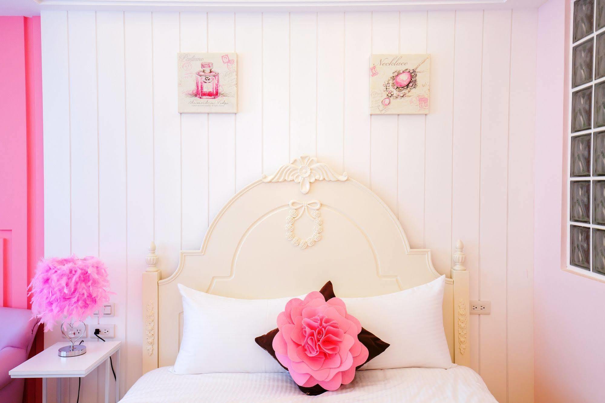 เวลคัม เดอะ ซัน เอนจอย เดอะ มูน Apartment เกาสง ภายนอก รูปภาพ