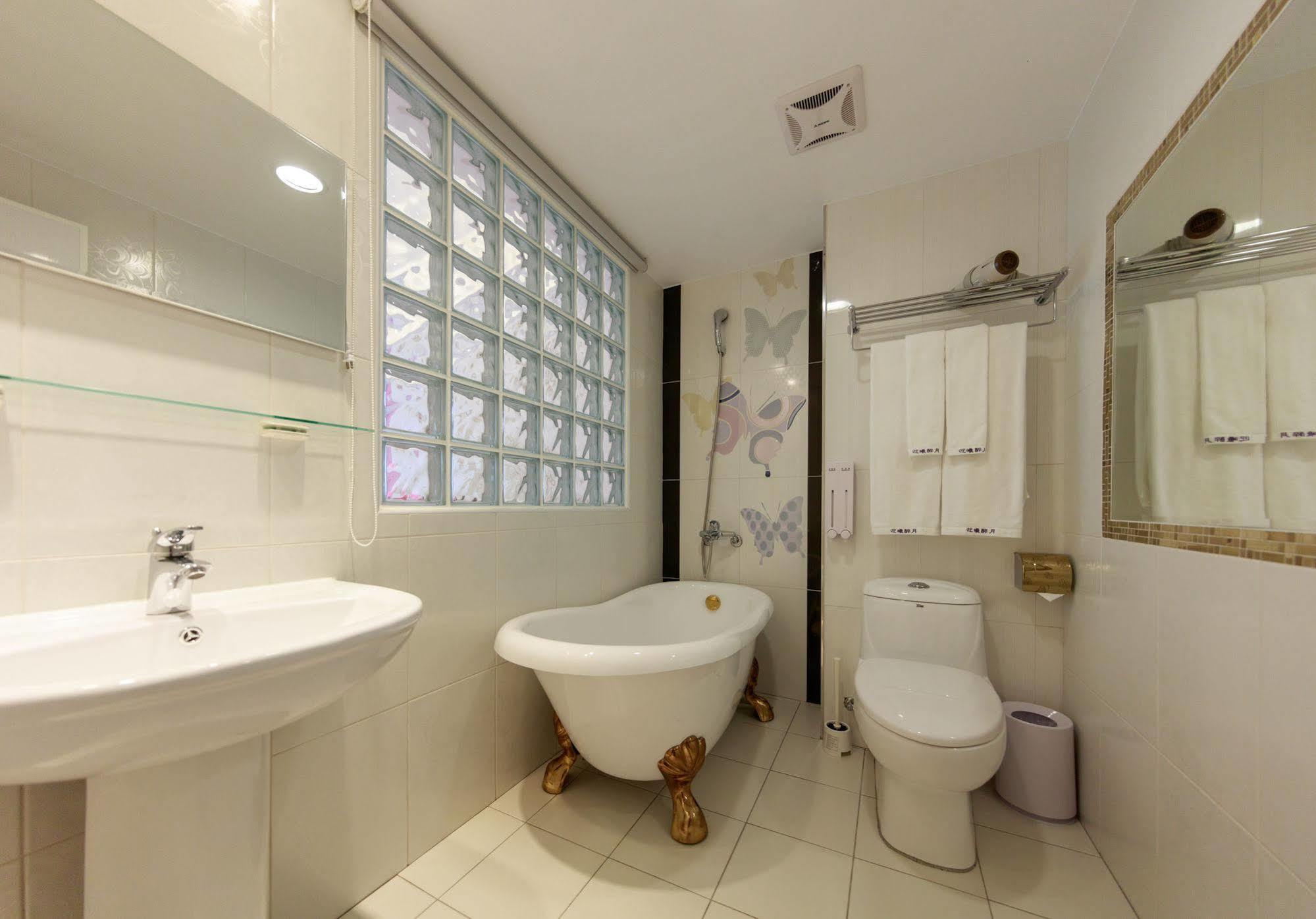 เวลคัม เดอะ ซัน เอนจอย เดอะ มูน Apartment เกาสง ภายนอก รูปภาพ